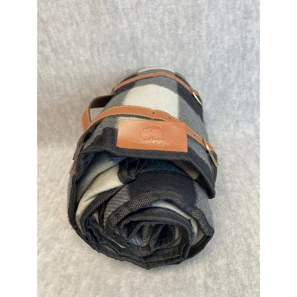 PortableAnd Outdoor Picnic Blanket Buffalo Check with Carry Straps‎ Waterproof - Picture 5 of 8